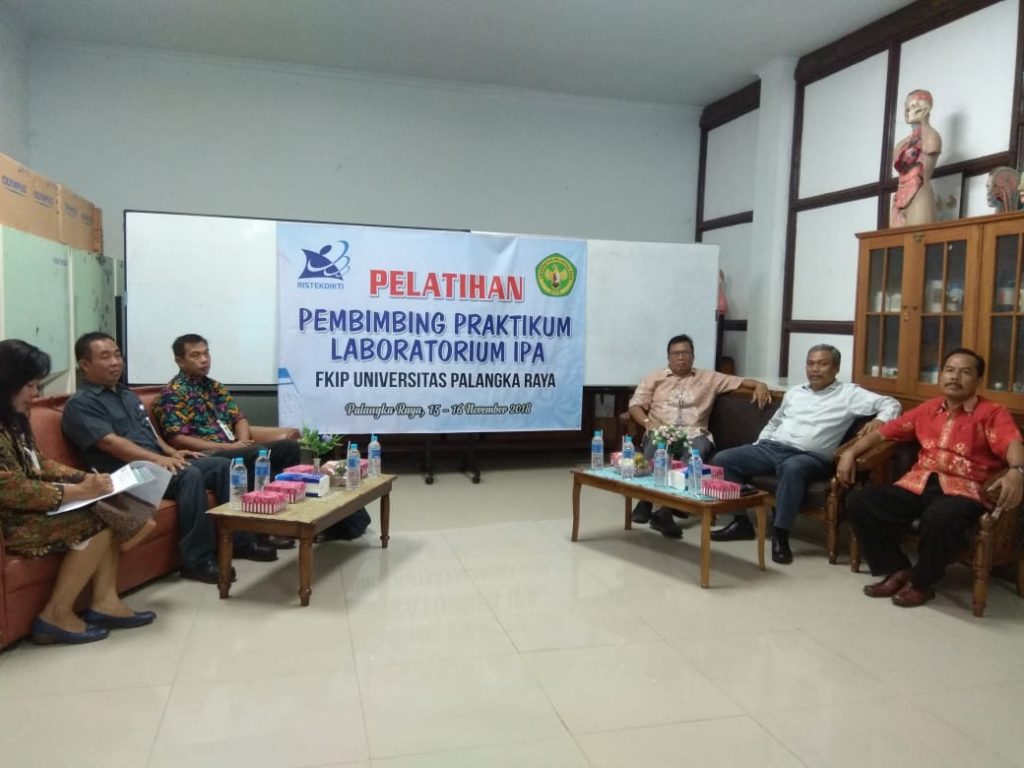 Workshop / Pelatihan Asisten Praktikum di Pendidikan MIPA FKIP UPR