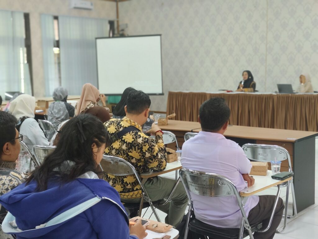 Sosialisasi Penelitian dan Pengabdian Kepada Masyarakat FKIP UPR